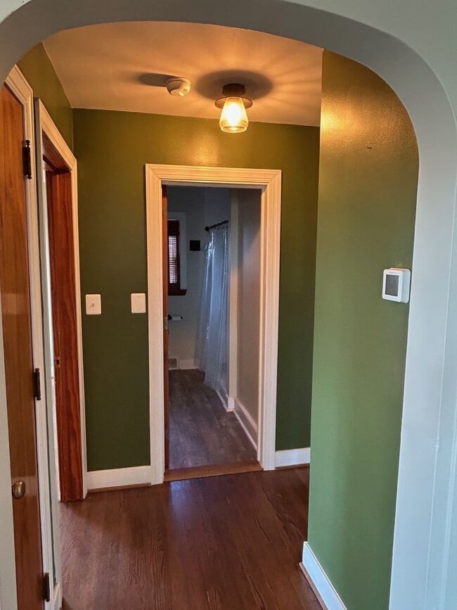 Building Photo - Remodeled rancher just outside of Frederick with stunning mountain views ready for you!