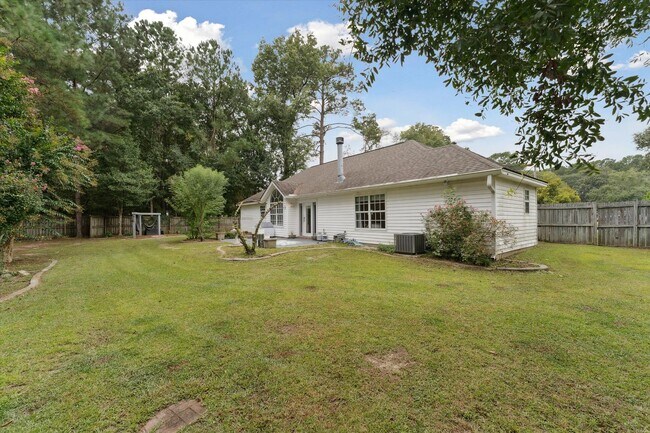 Building Photo - AVAILABLE OCTOBER 2025! [PET FRIENDLY]