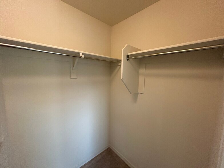 Building Photo - 8909 W Missouri Ave