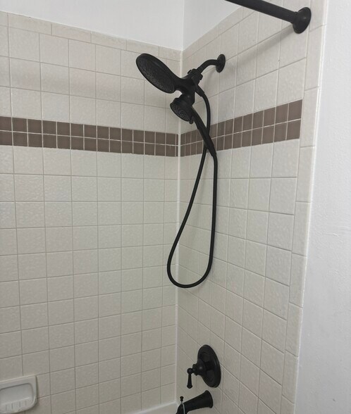 Building Photo - 3302 Wyndham Circle Apt.D