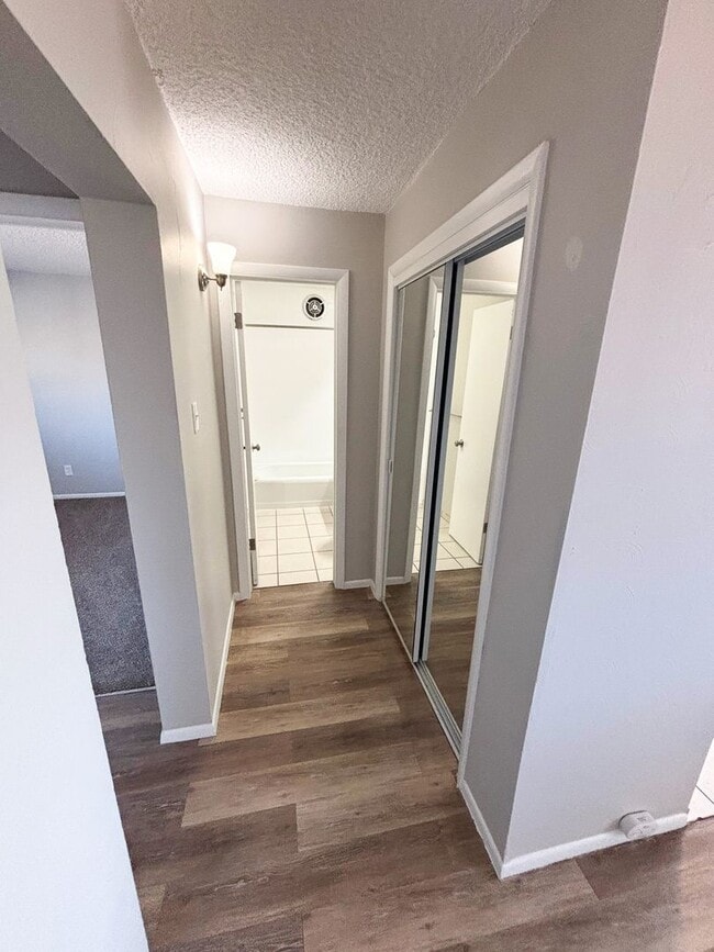 Building Photo - 1806 E La Salle St