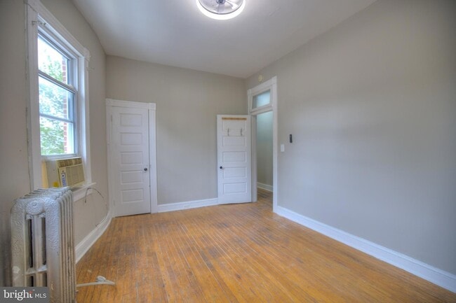 Building Photo - 3422 Chestnut Ave