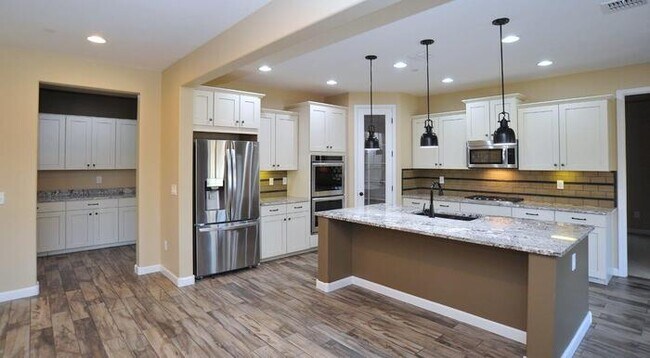Building Photo - Stunning Executive Home (former model) in ...