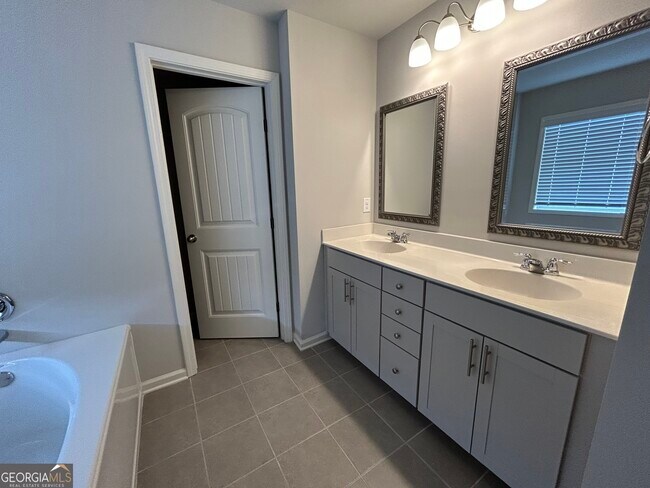 Building Photo - 4215 Cordova Ln