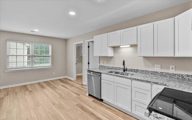 Building Photo - Coming Soon! Single Story Rental in Jamestown's Colony Park!