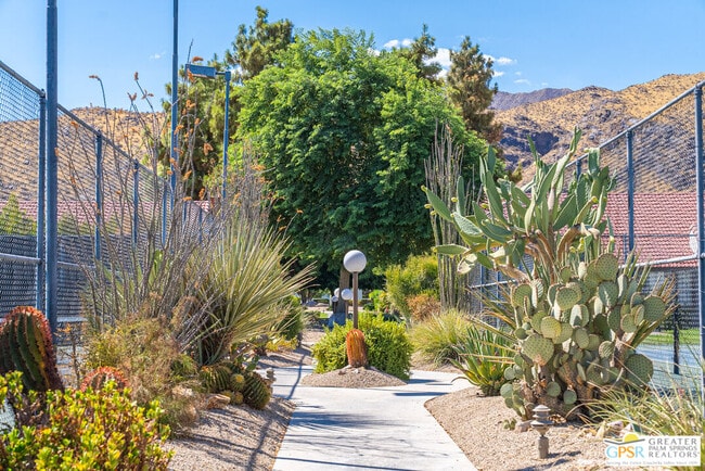 Building Photo - 4545 E 7 Lakes Dr