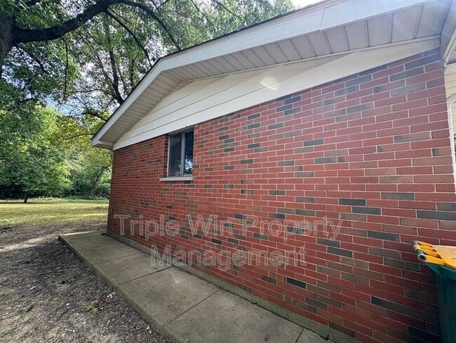 Building Photo - 11930 N Ranch Dr
