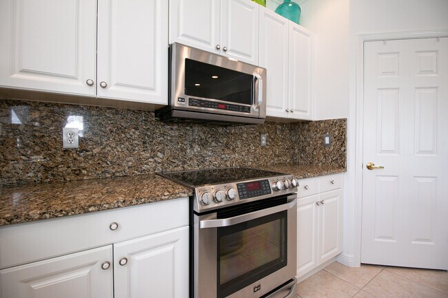 Building Photo - 2718 Misty Oaks Cir