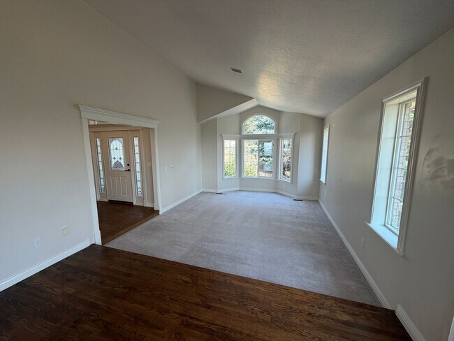 Building Photo - Spacious 4 Bed, 5 Bath Home with 3-Car Garage in Layton!