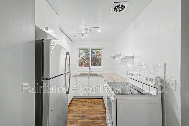Building Photo - 428 E 5th Ave