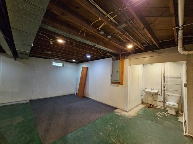 Building Photo - 3 bed/1.5 bath house near Sabraton