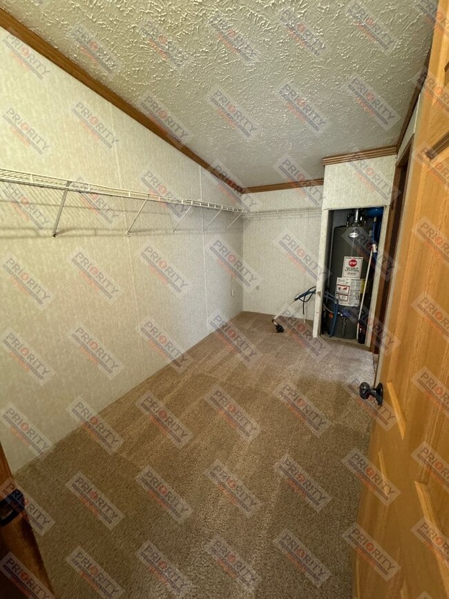 Building Photo - Spacious 4 bedroom single family home