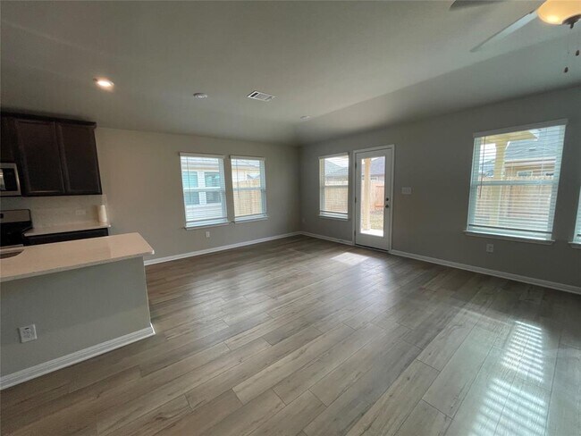 Building Photo - 404 Grasslands Trl