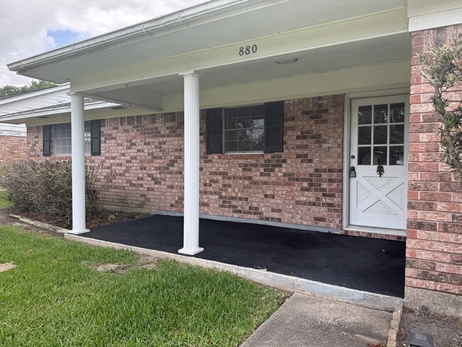Building Photo - 880 Lockwood Dr