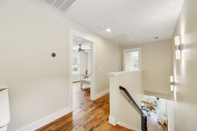 Building Photo - 1332 Lischey Ave