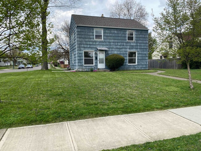 Building Photo - 2740 Ruhl Ave
