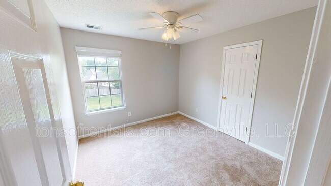 Building Photo - 101 Fairview Lake Way