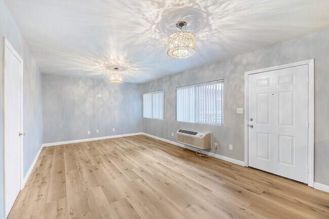 Building Photo - Rose Gardens