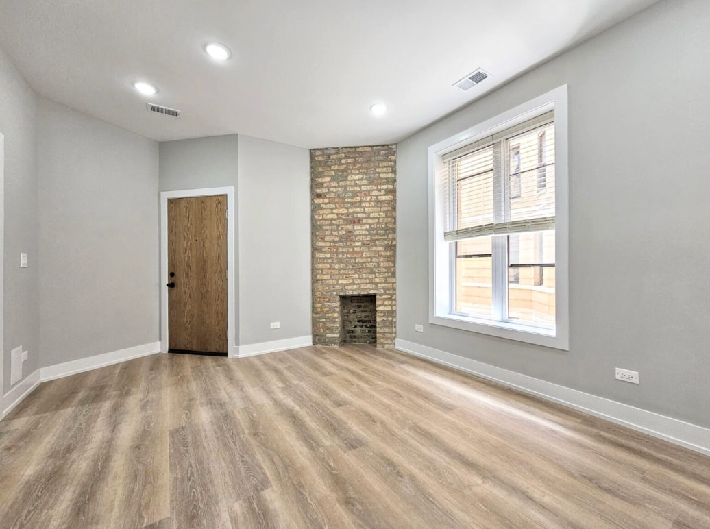 Building Photo - 428 W Belden Ave