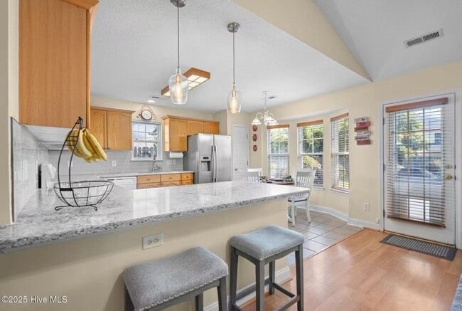 Building Photo - 10024 Birch Pl