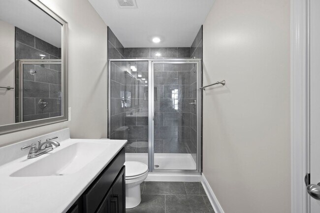 Building Photo - 1385 Sussex Dr