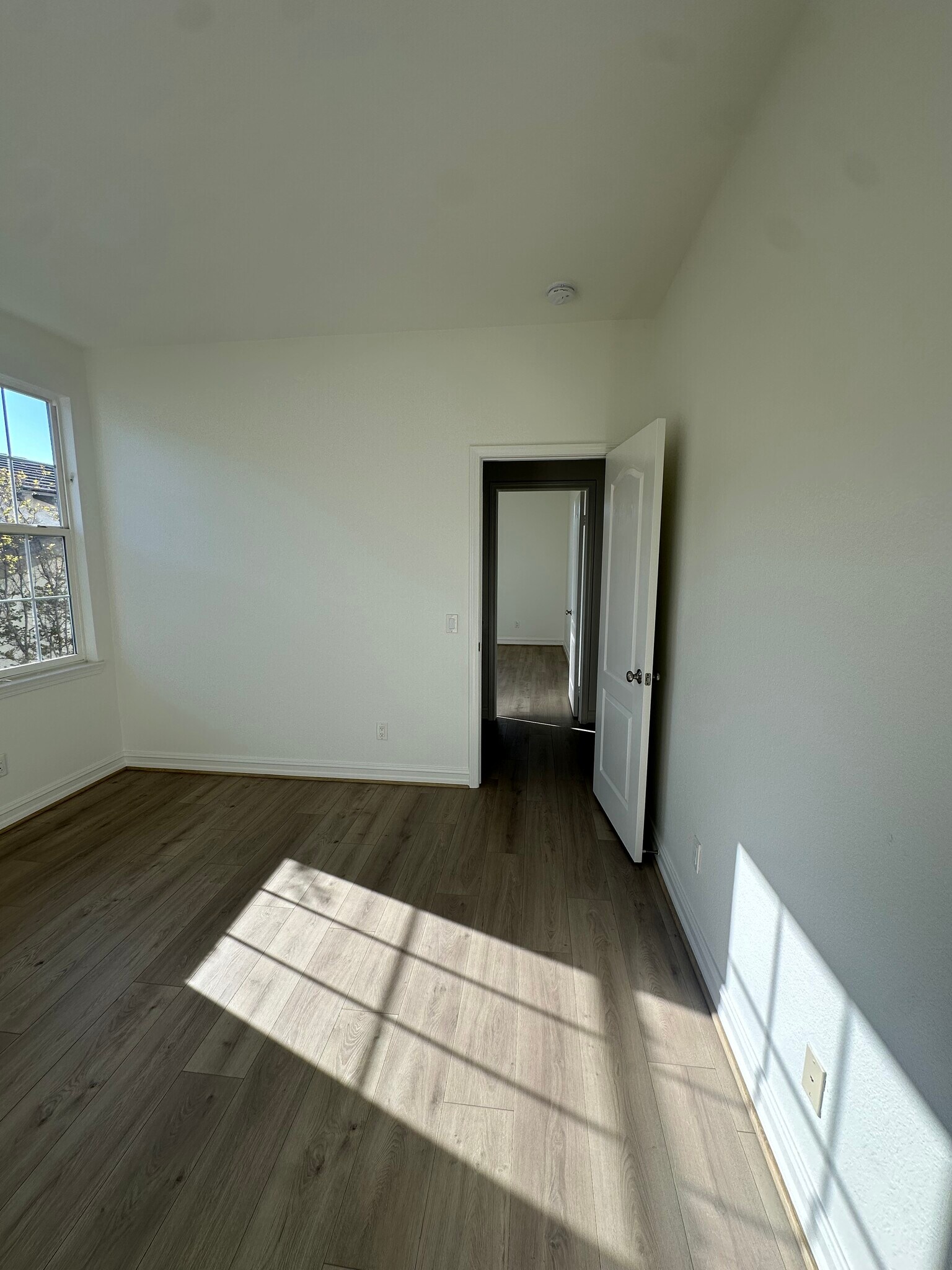 Building Photo - 1976 Lakota St