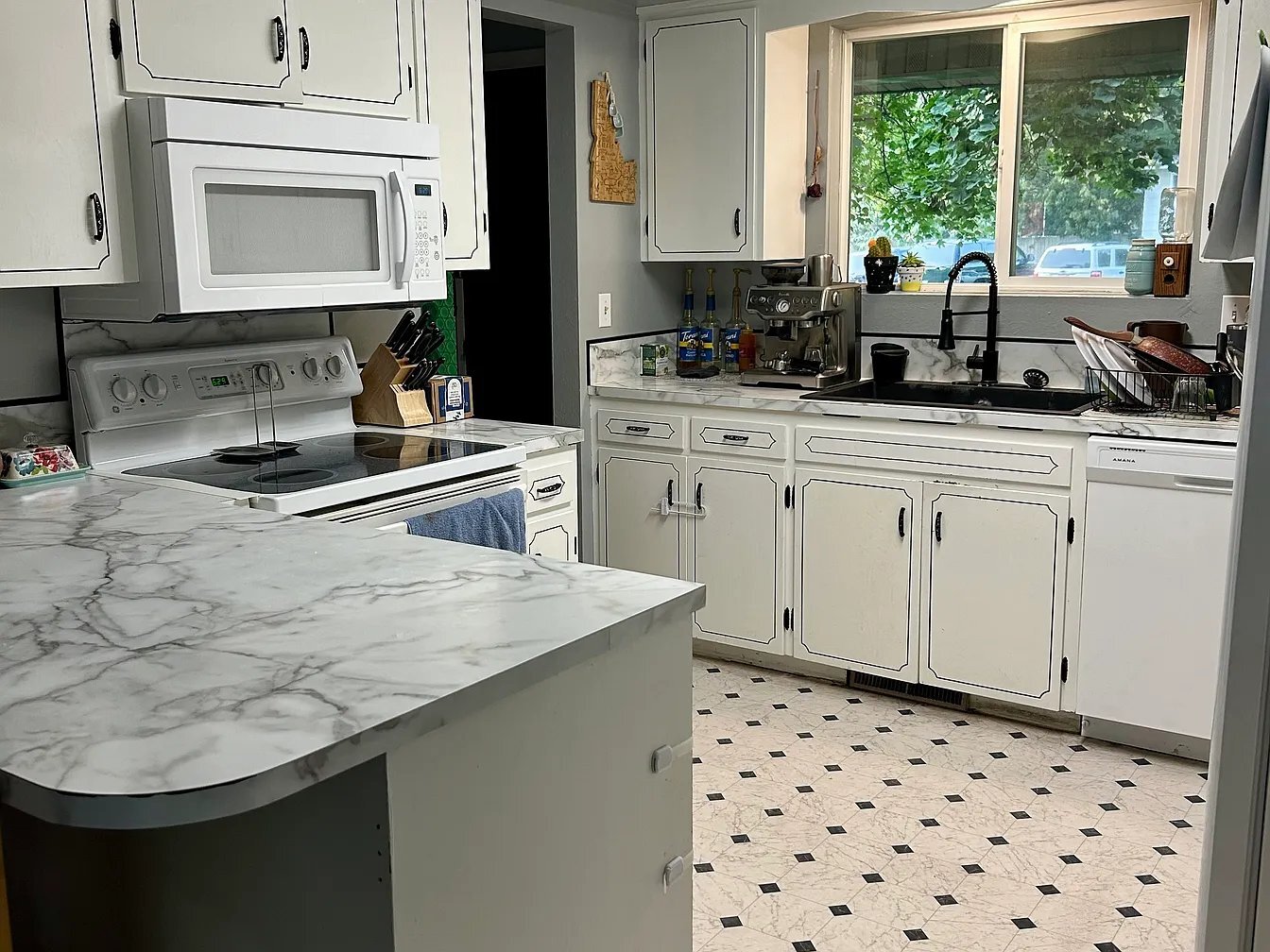 Building Photo - 9865 W La Hontan Dr
