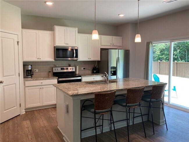 Building Photo - 667 Summerwood Ln