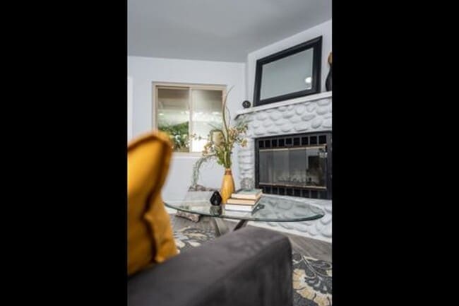 Building Photo - Beautiful Renovated 3/2 Home In Citrus Hei...