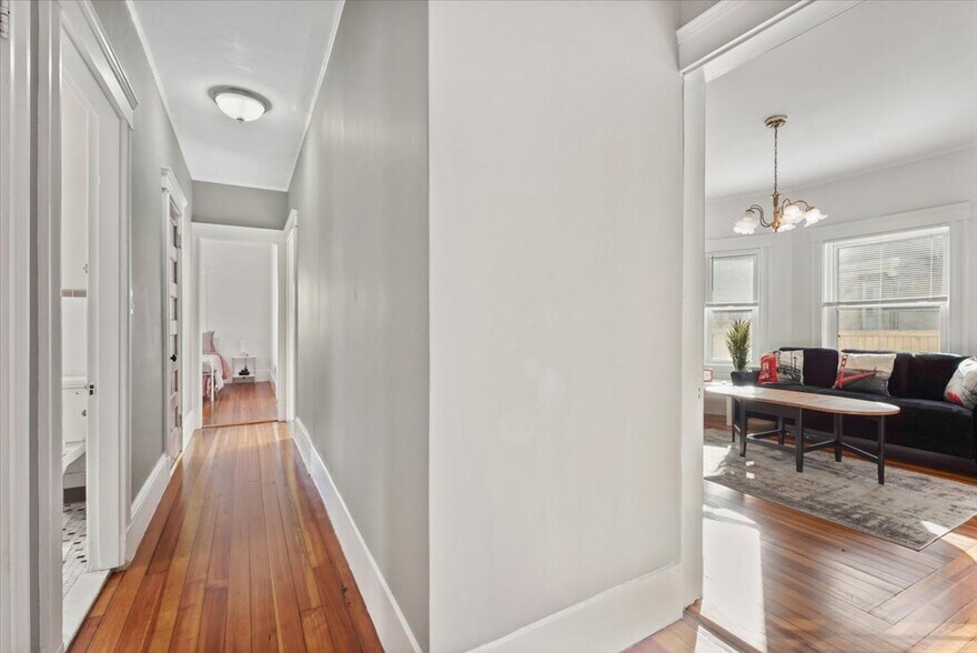 Building Photo - 9 Wilshire St