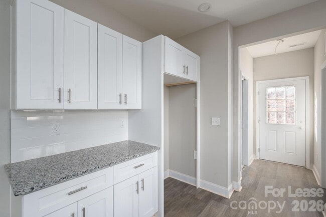 Building Photo - 5536-5538 Wrenn Dr