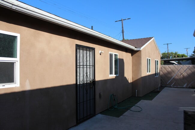 Primary Photo - 8155 Cantaloupe Ave