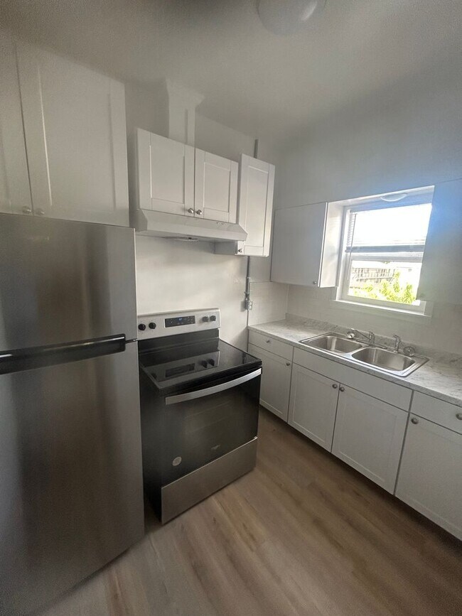 Building Photo - University of Utah Student Housing