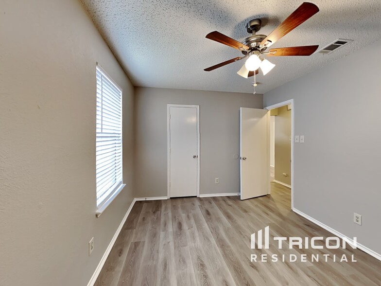 Building Photo - 719 Cornfield Dr