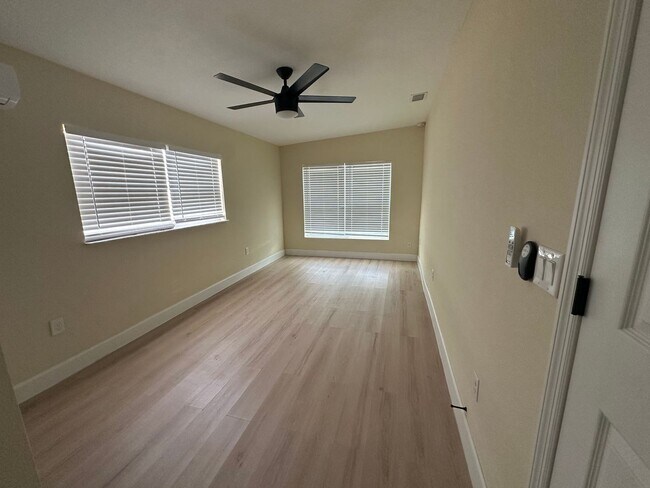 Building Photo - Beautifully renovated 3-bedroom, 2-bath home located in the heart of South Tampa