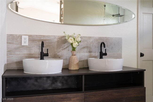 Building Photo - 2940 Rosanna St