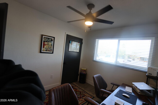 Building Photo - 1011 W Elna Rae St