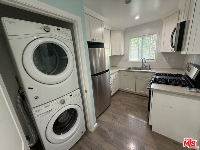 Building Photo - 7512 Jamieson Ave