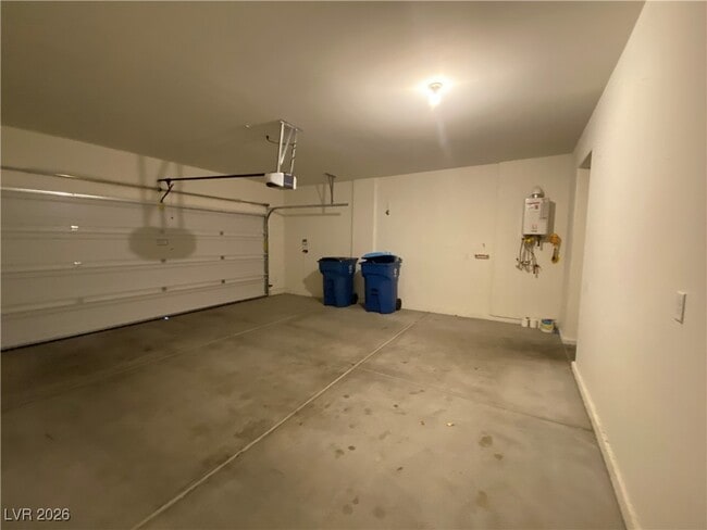 Building Photo - 8033 Ancient Oaks Ave