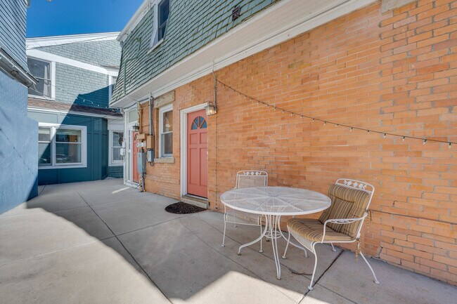 Building Photo - 2503 Broadway-SI ID1546185P
