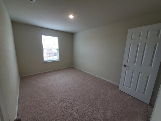 Building Photo - 743 Retama Pass