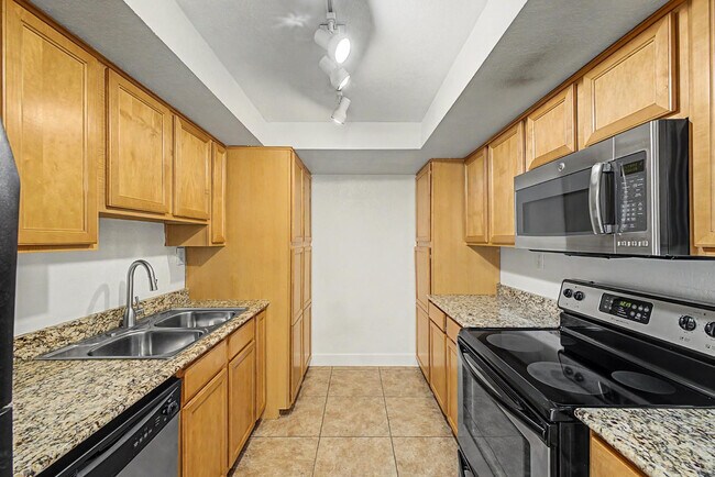 Building Photo - 3825 E Camelback Rd