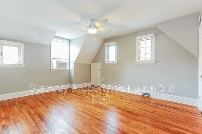 Building Photo - 404 Strawbridge Ave
