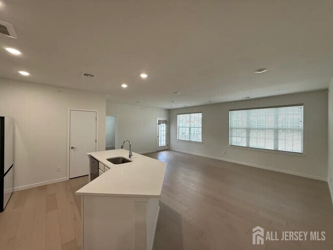 Building Photo - 243 Lohan Dr