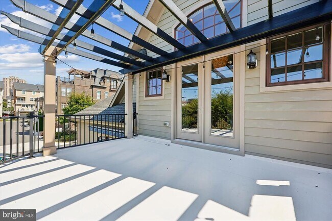 Building Photo - 448 Salk Cir