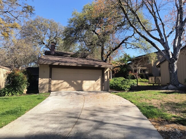 Building Photo - Newley Updated 4 bedroom, 2.5 bathroom Townhome in Citrus Heights!!!