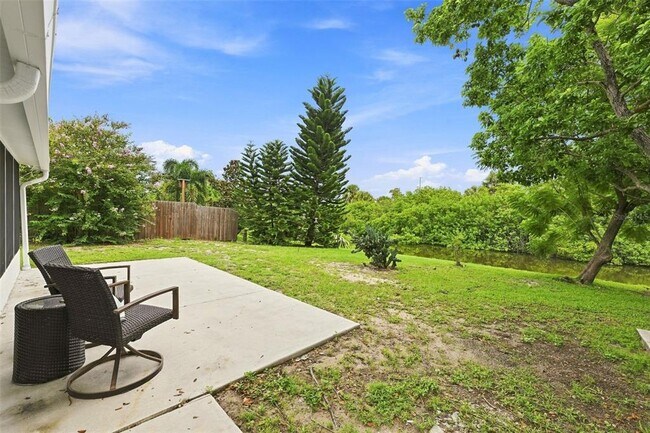 Building Photo - 128 Lookout Dr