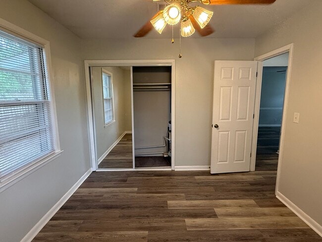 Building Photo - 2BR Duplex with Washer/Dryer + Fresh Updates + Lawn care included