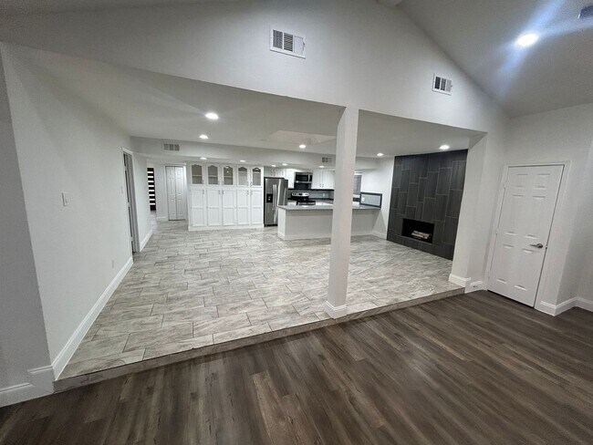 Building Photo - 2905 Spring Brook Dr