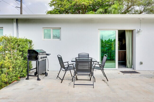 Building Photo - 6174 SW 64th Terrace